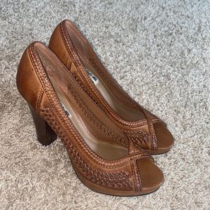 Brown leather peep toed shoes!! Like new!!
